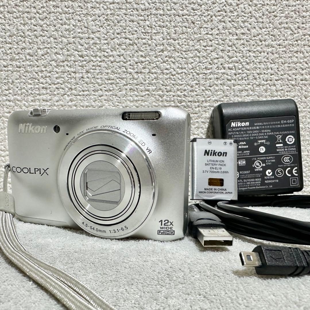 動作品✨️バッテリー充電器付き　COOLPIX S6400 デジカメ　シルバー　銀
