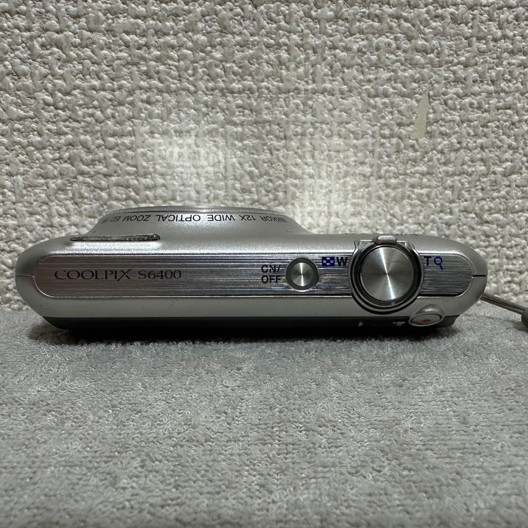 動作品✨️バッテリー充電器付き　COOLPIX S6400 デジカメ　シルバー　銀