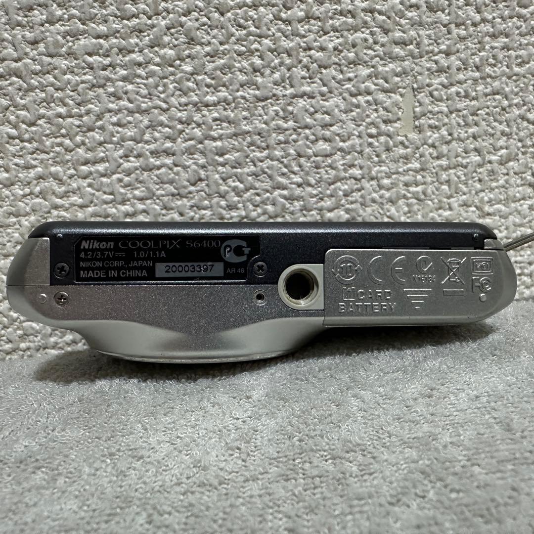 動作品✨️バッテリー充電器付き　COOLPIX S6400 デジカメ　シルバー　銀