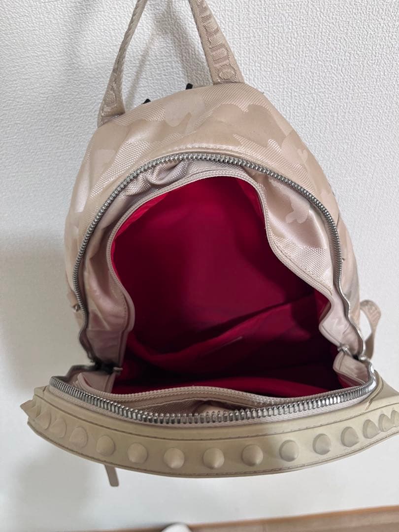 スタッズ付きベージュカモフラージュリュック