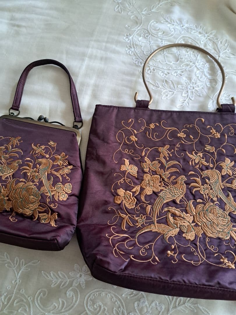 茶色(赤紫)の袋物刺繍バッグと小物刺繍バックセット