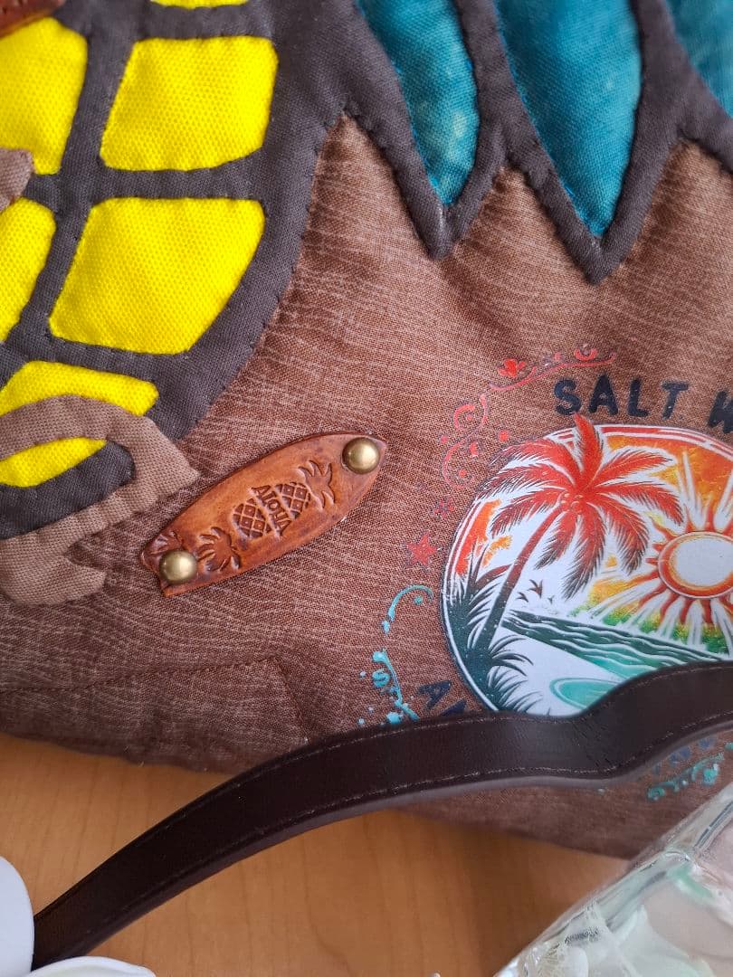 最終お値下げ！ハワイアンキルトバッグ　2WAY ファスナーバッグ革タグチャーム付