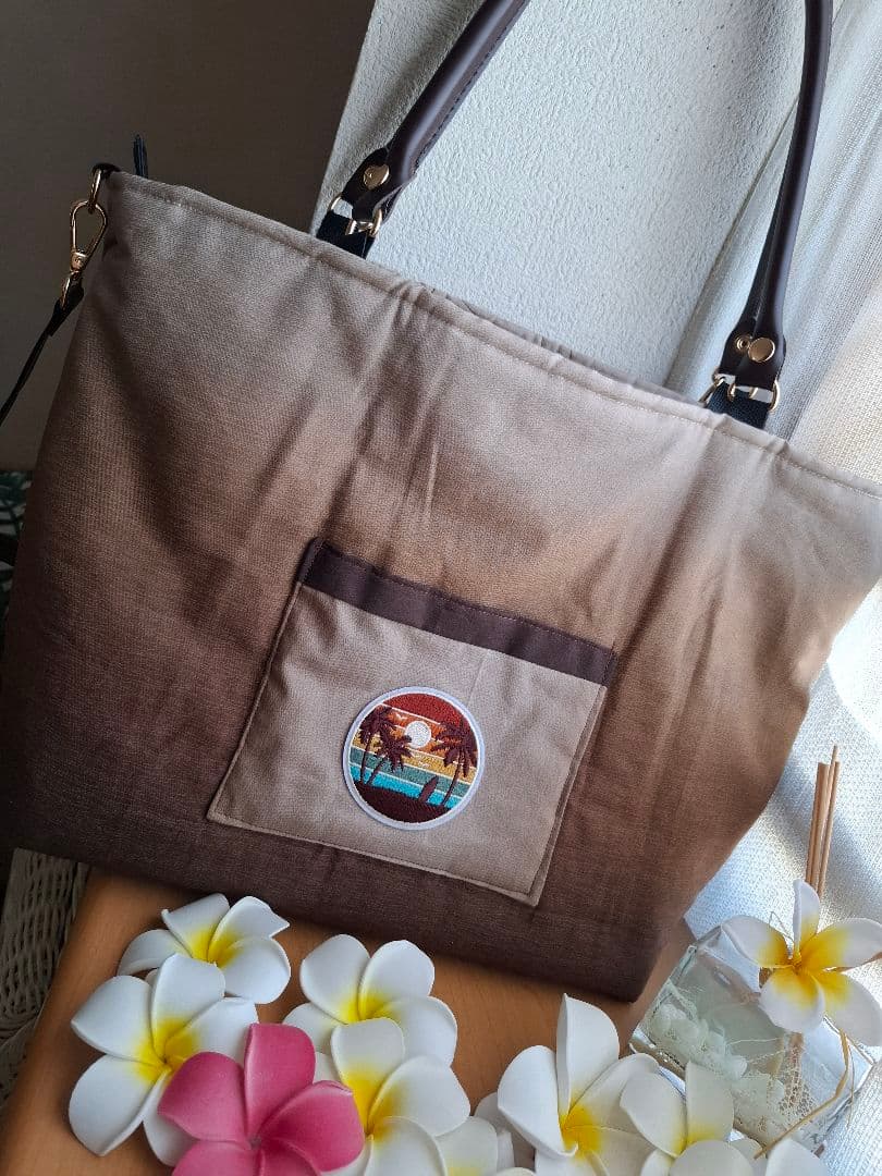 最終お値下げ！ハワイアンキルトバッグ　2WAY ファスナーバッグ革タグチャーム付