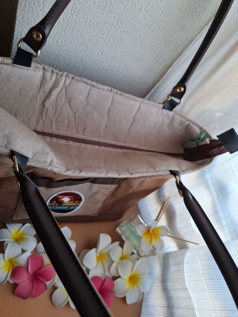 最終お値下げ！ハワイアンキルトバッグ　2WAY ファスナーバッグ革タグチャーム付