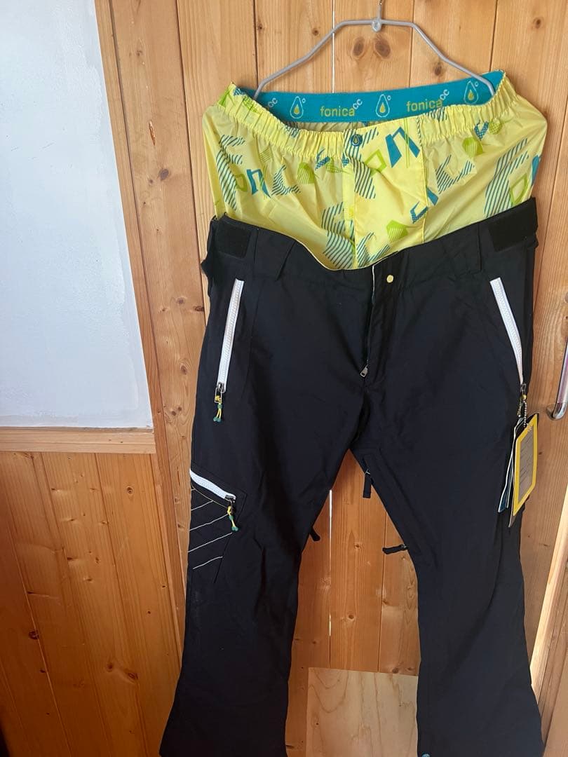 新品未使用 fonica スノボウェア 上下 M ピンク×ブラック