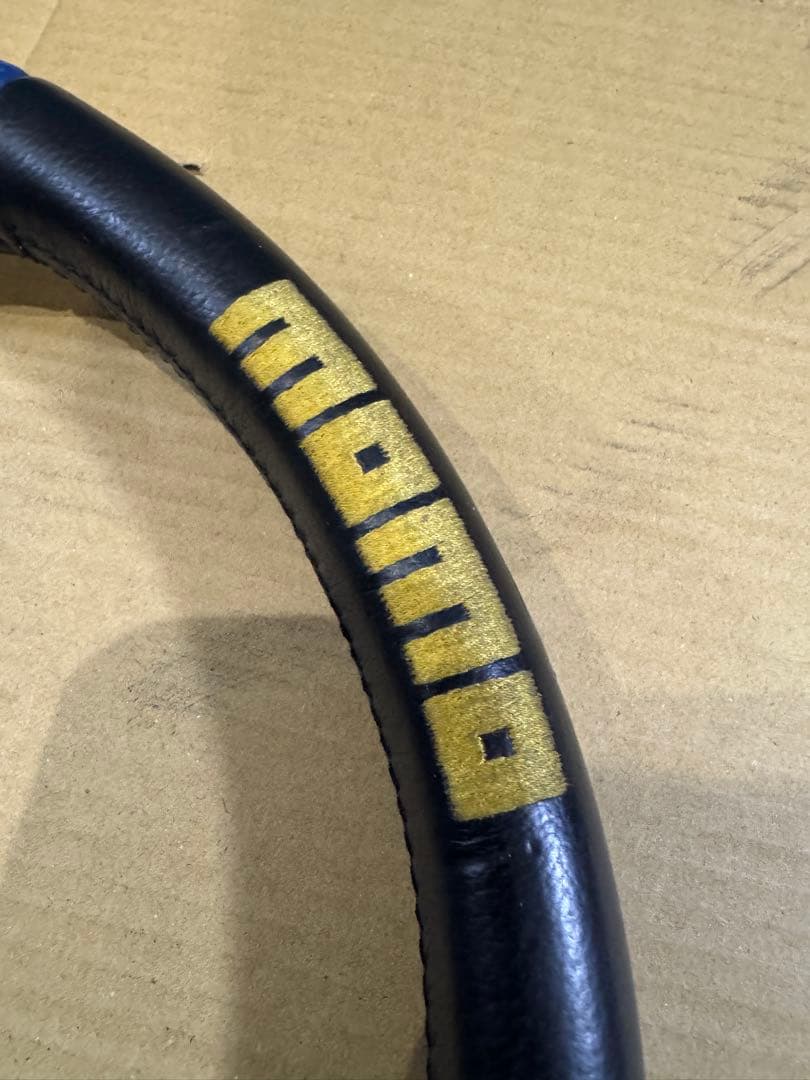 スポーツステアリング 絶版希少モモmomoコマンド1ステアリングハンドル