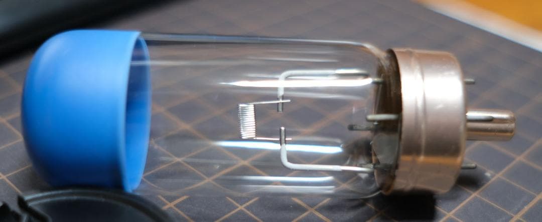 映写機　の　ランプ　４本