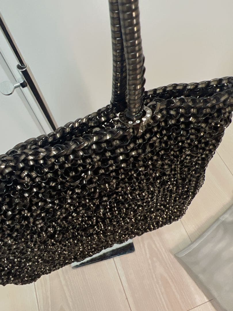 【最終値下げ】【超美品】ANTEPRIMA スクエアラージ　ブラック　ポーチ付き