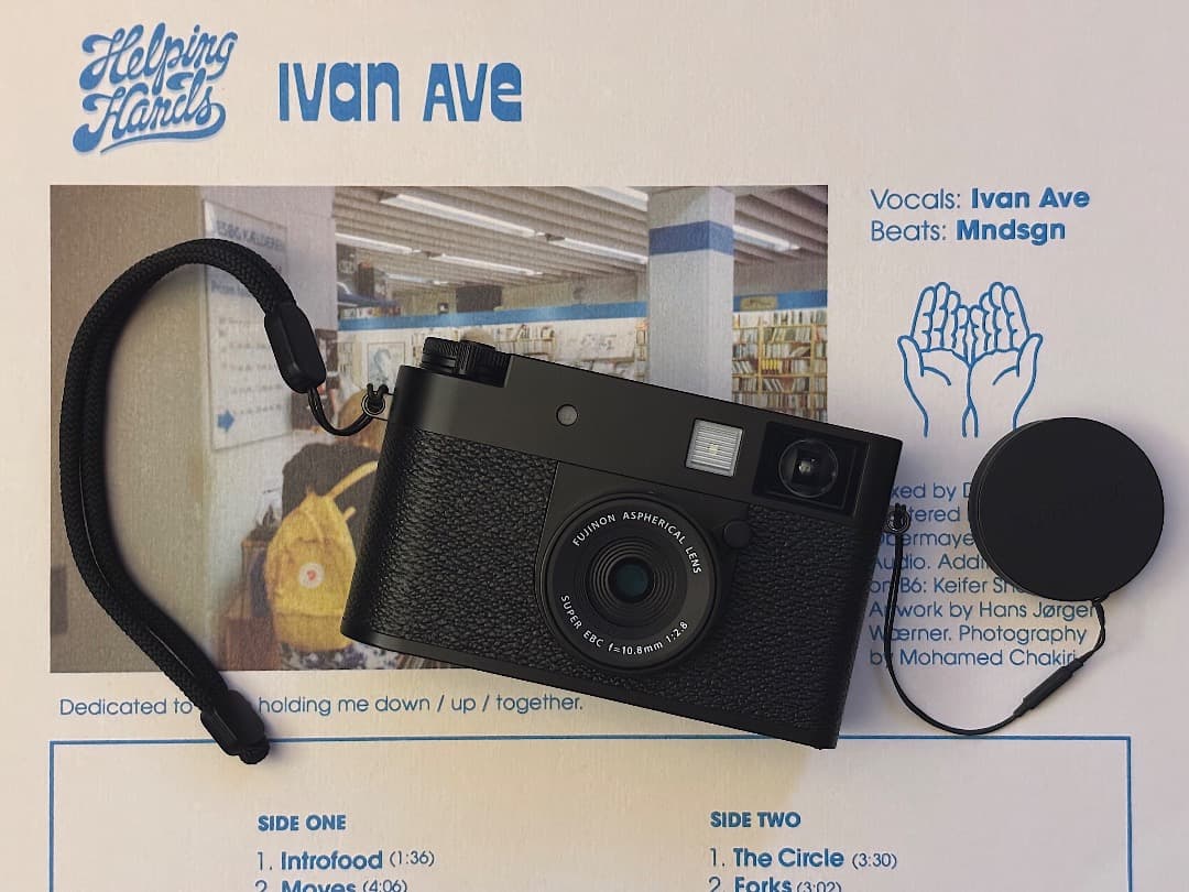 Fujifilm X Half コンパクトデジタルカメラ（黒）