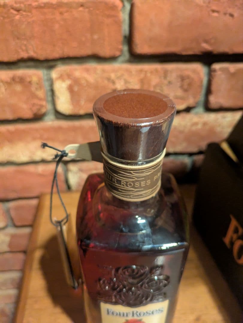 Four Roses バーボンウイスキーとグラスセット