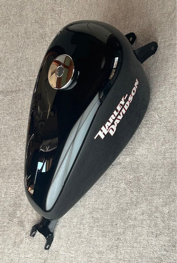 スポーツスターXL883純正タンク ブラック インジェクション用 キャップ付き