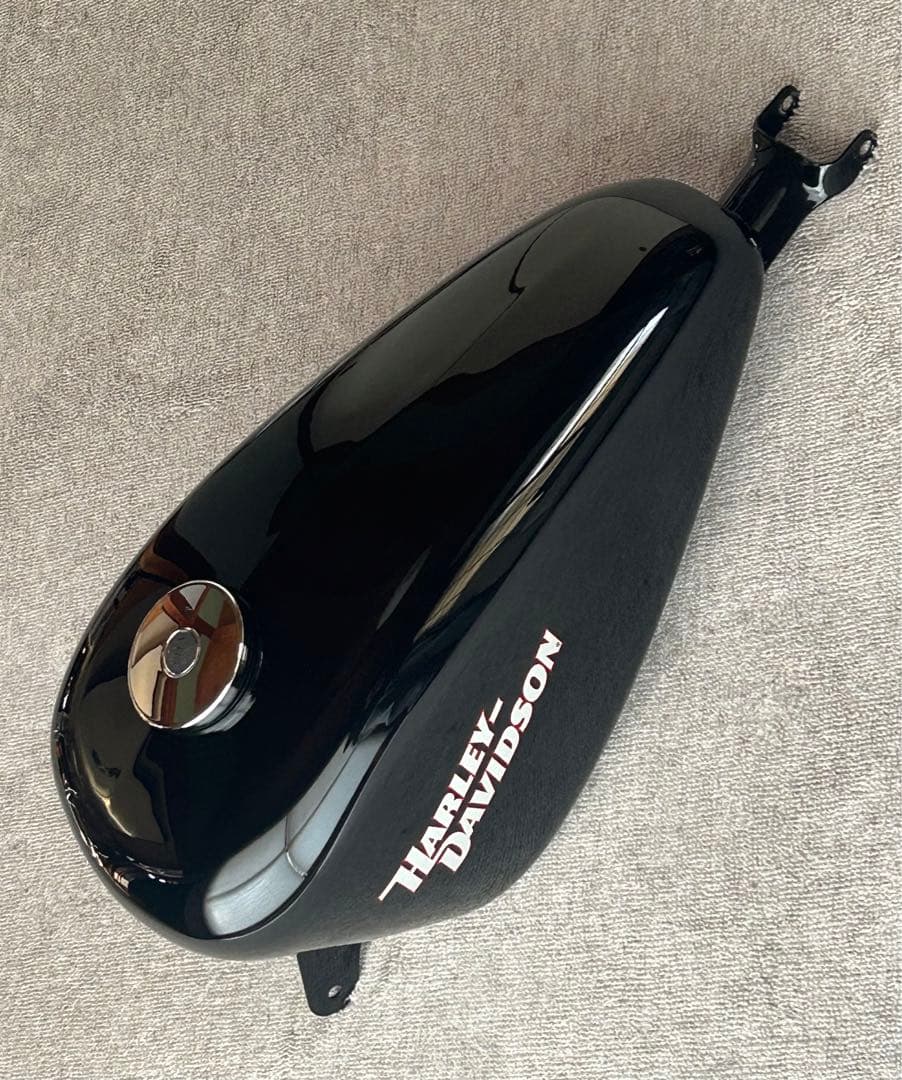 スポーツスターXL883純正タンク ブラック インジェクション用 キャップ付き