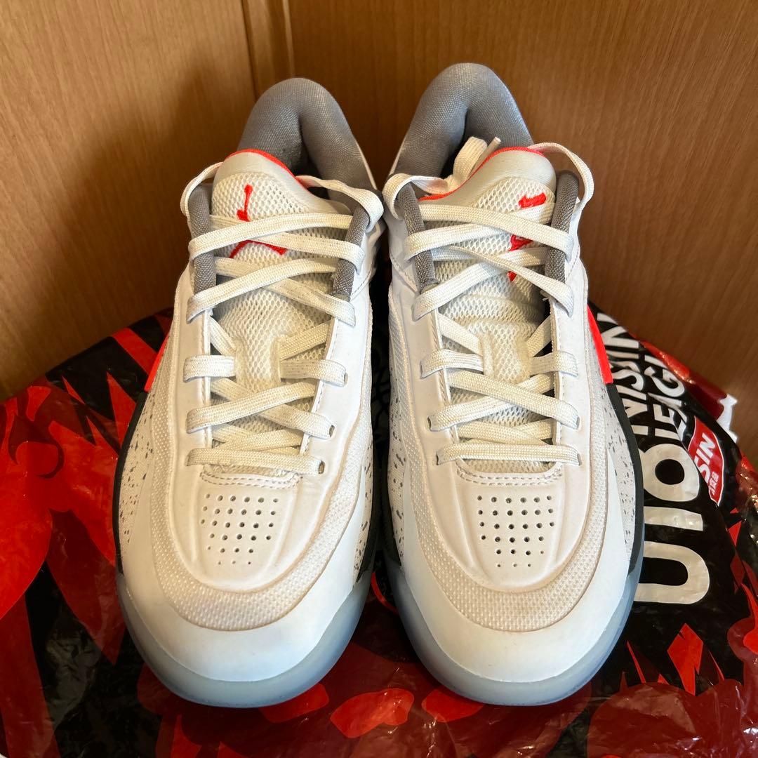 ジョーダン ザイオン4 バスケットボールシューズ ホワイト/グレー/レッド