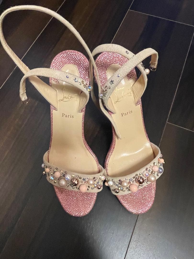 クリスチャンルブタンピンクサンダル