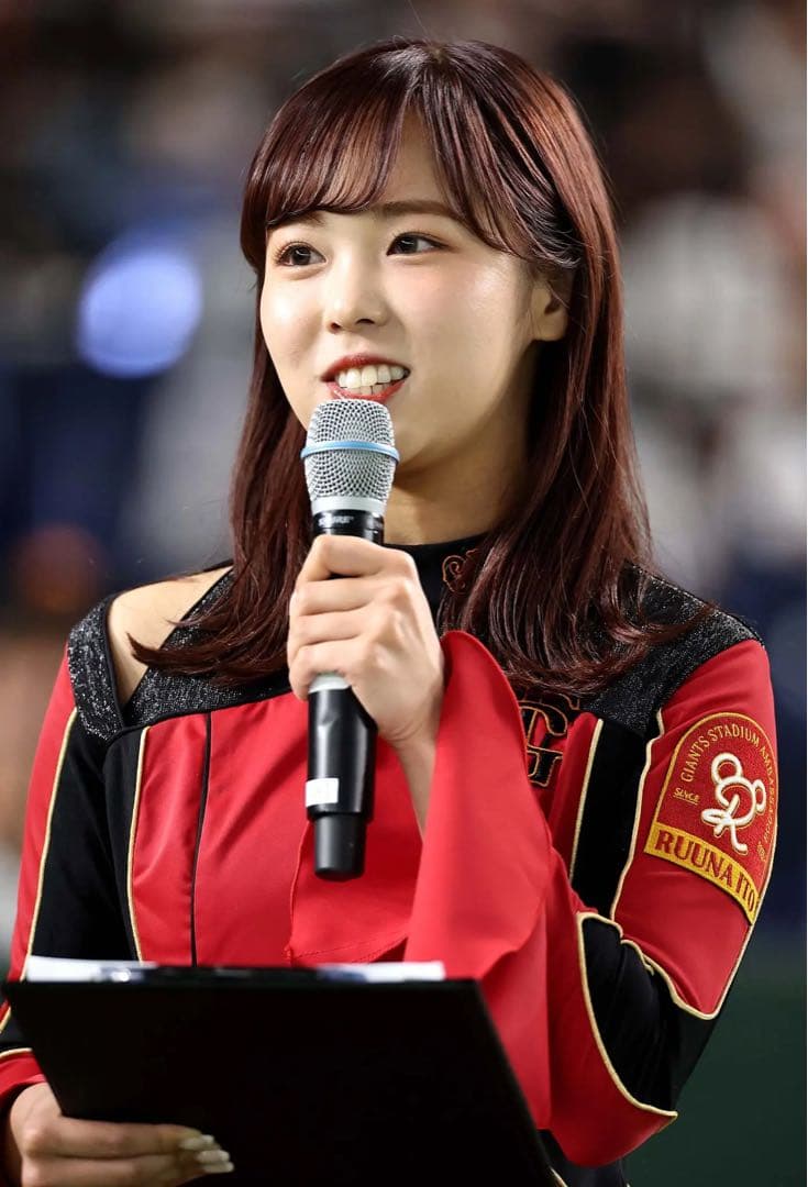 伊藤るうな直筆サイン色紙　巨人チアリーダー　公式認定色紙