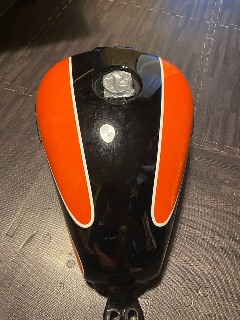 モ*ン様 W650 タンク　W1SA ペイント　スムージング済