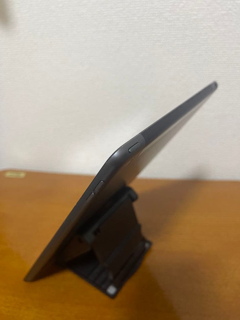 iPad 第7世代 10.2インチ 32GB Wi-Fi + セルラー