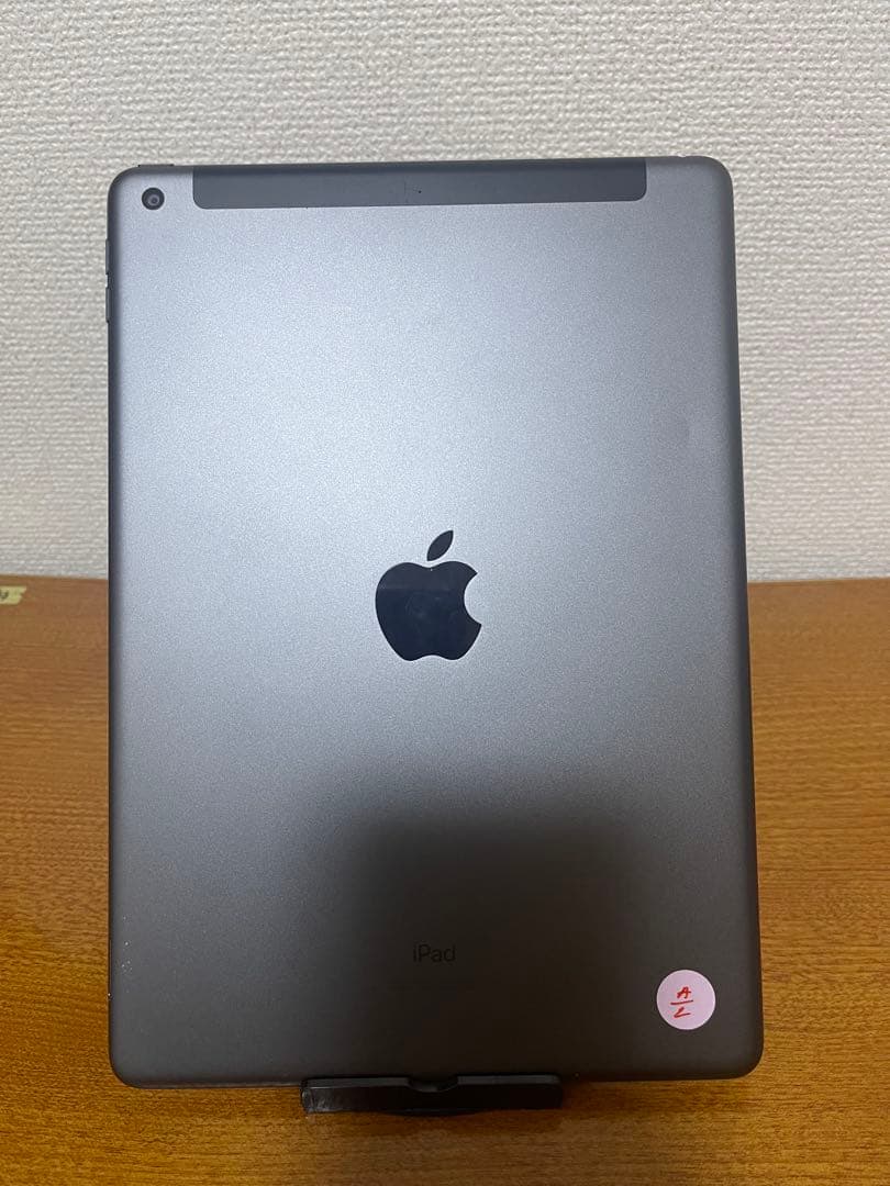 iPad 第7世代 10.2インチ 32GB Wi-Fi + セルラー