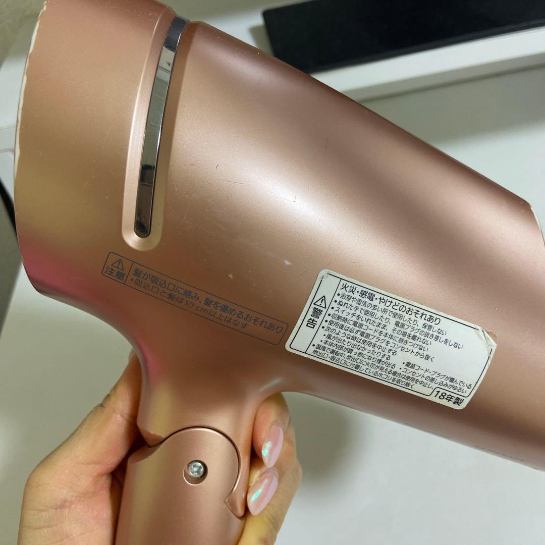 【値下げ交渉可/傷あり】Panasonicヘアードライヤー（2018年製）