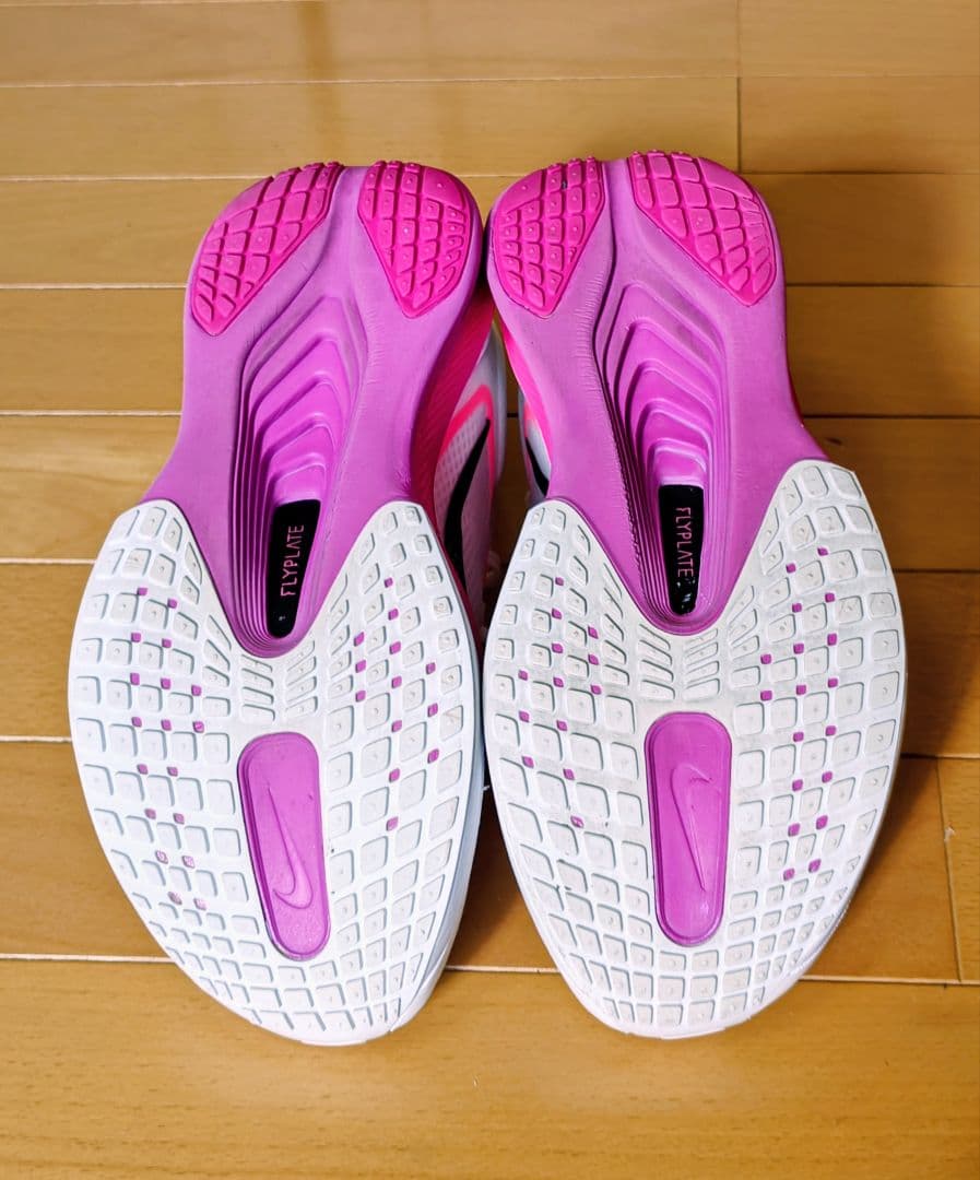 Nike ZoomX ホワイト/ピンク/ブラック スニーカー