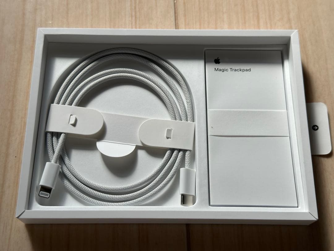 Magic Trackpad ホワイト 本体とケーブル付き