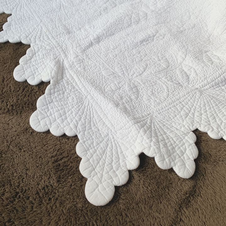 アンティーク　海外　ホワイトキルト　フラワー