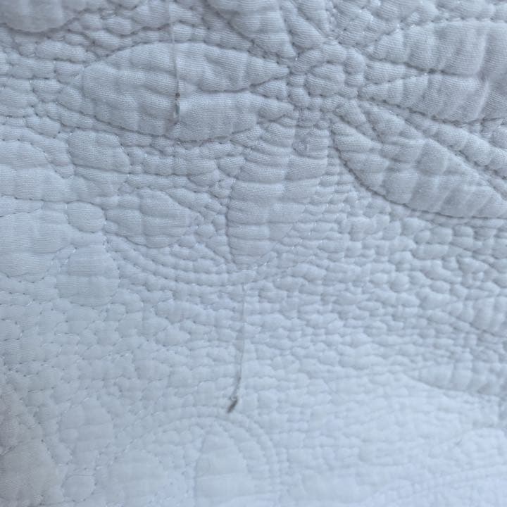 アンティーク　海外　ホワイトキルト　フラワー