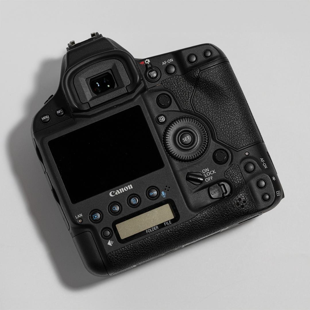 Canon EOS 1DX Mark II バッテリーx2、CFカード付属
