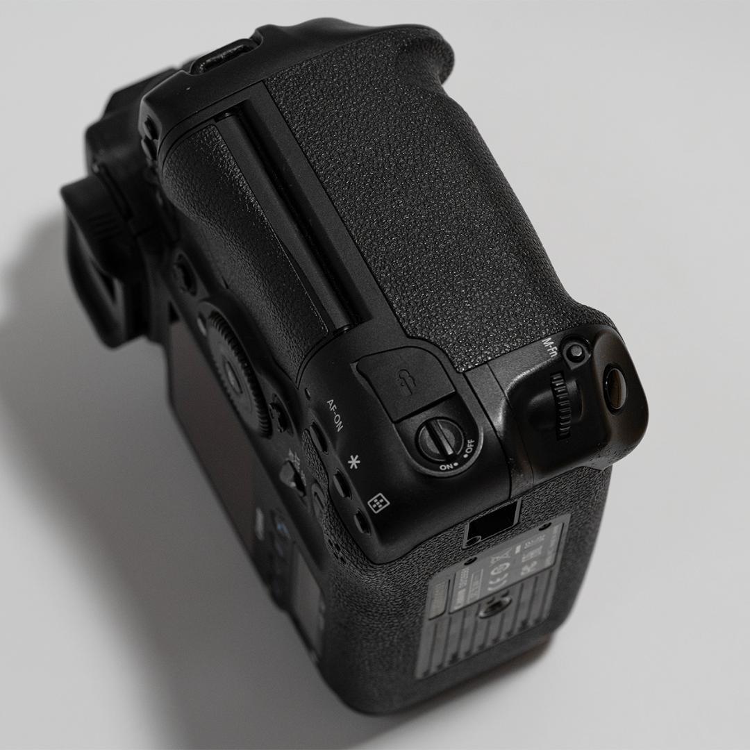 Canon EOS 1DX Mark II バッテリーx2、CFカード付属