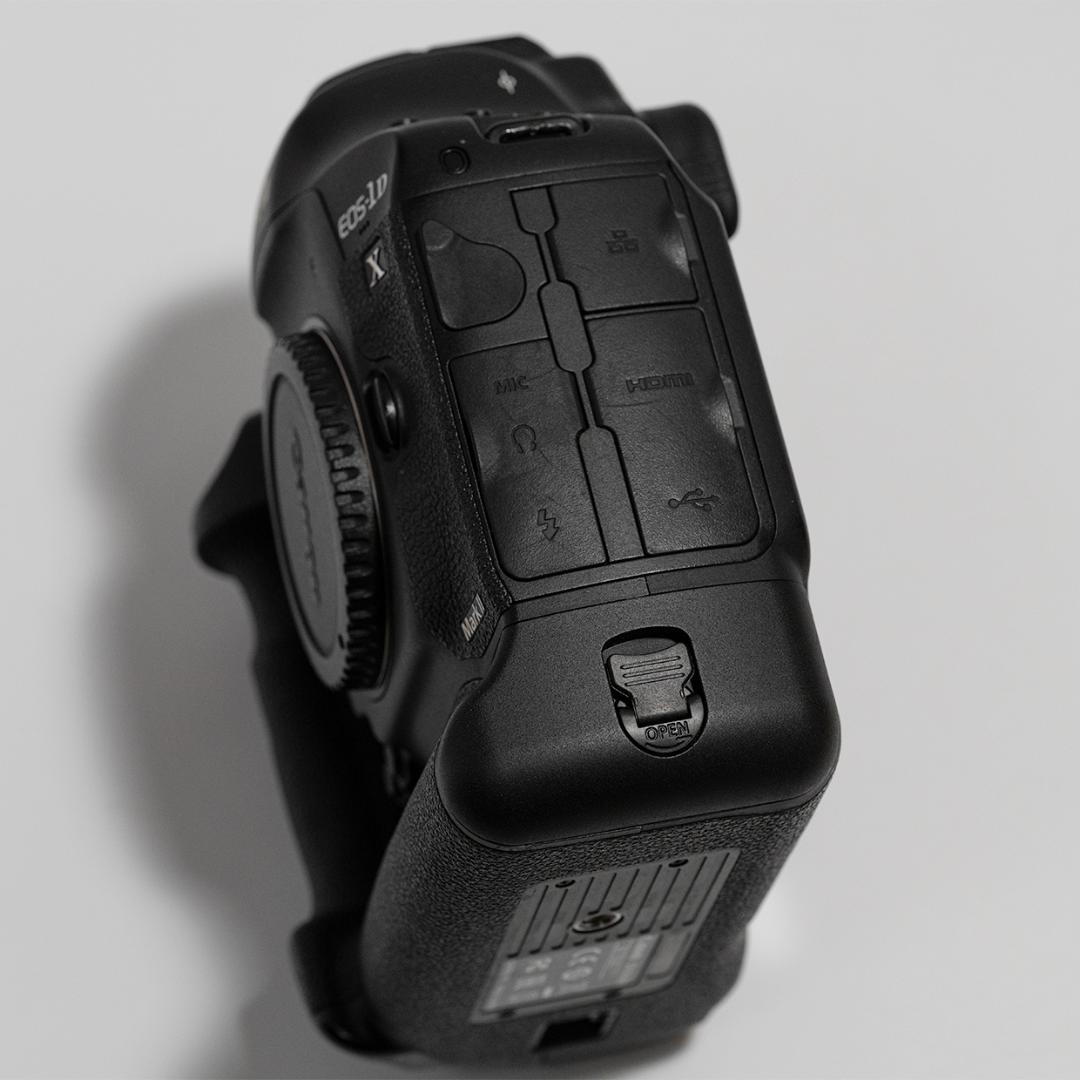 Canon EOS 1DX Mark II バッテリーx2、CFカード付属