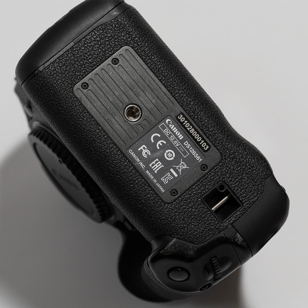 Canon EOS 1DX Mark II バッテリーx2、CFカード付属