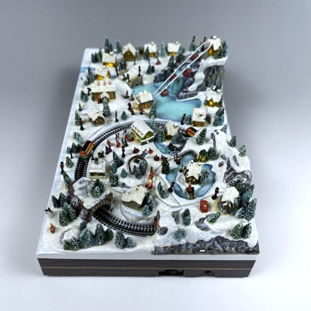 トーマスキンケード クリスマス スキーリゾート ライトアップ ジオラマ 雪化粧