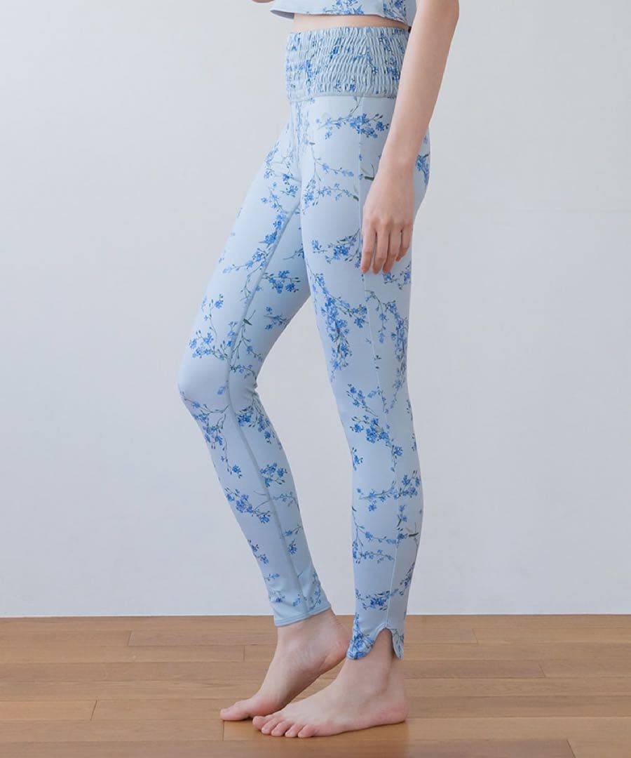 新品未使用❤️SUKALA ❤️スプリングフラワーシャーリングレギンスL❤️