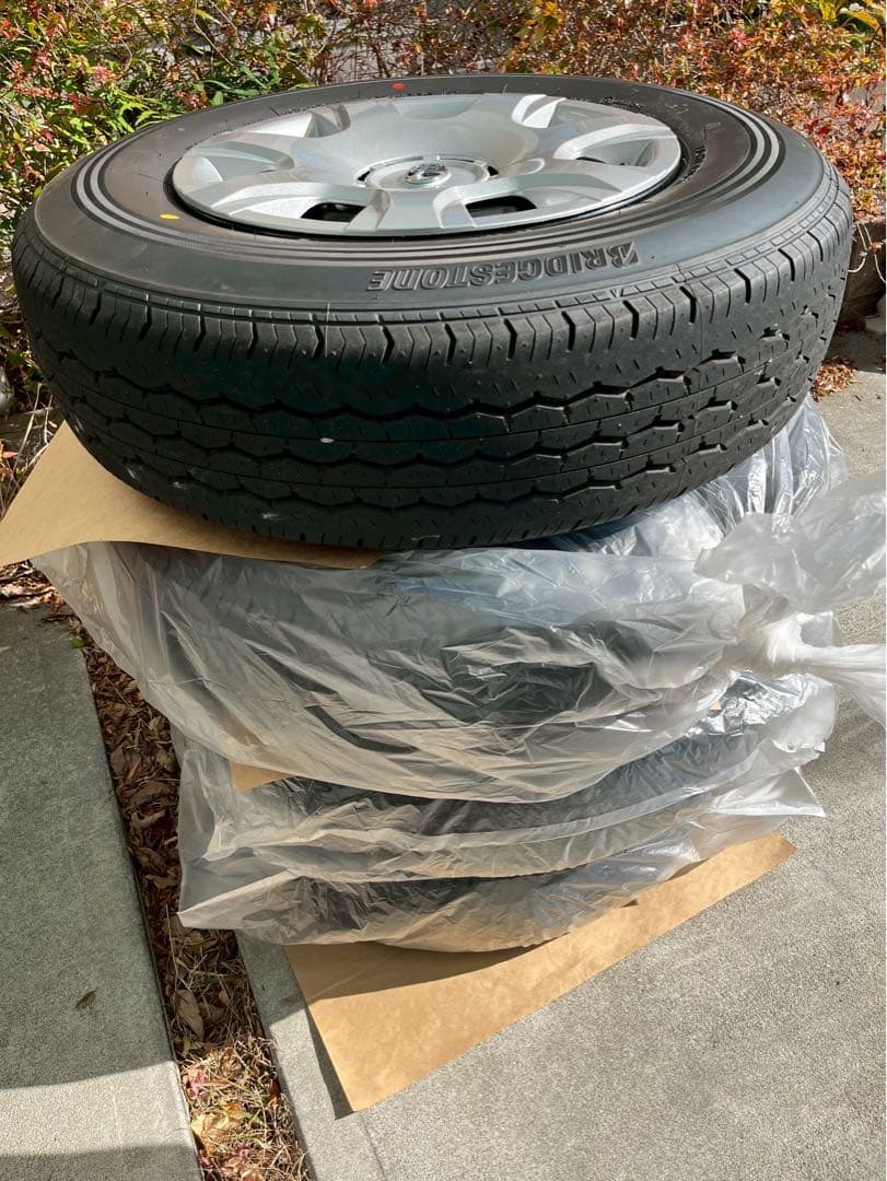 【送料込み】ハイエース新車外し　200系8型　ブリヂストン