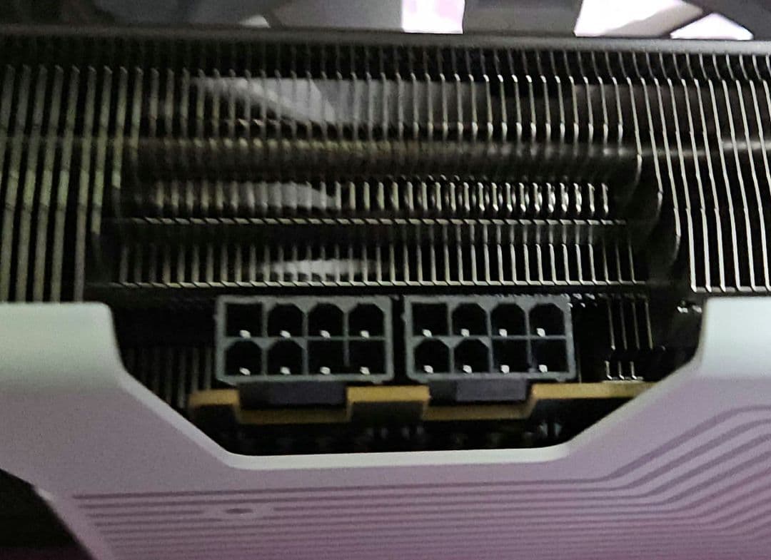 XFX Swift Radeon RX9070XT ホワイト