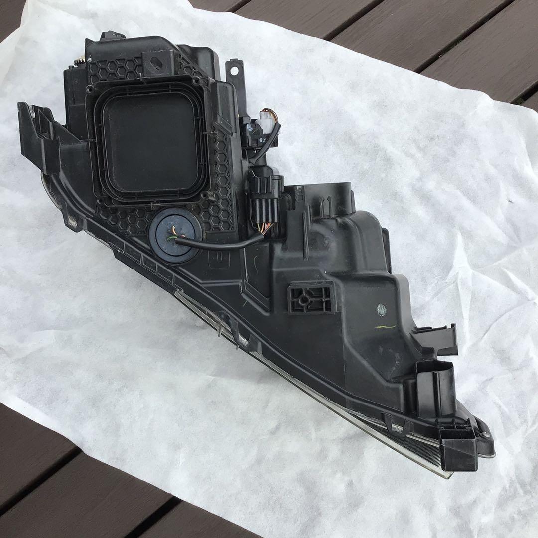 C27 セレナ　左　ヘッドライト