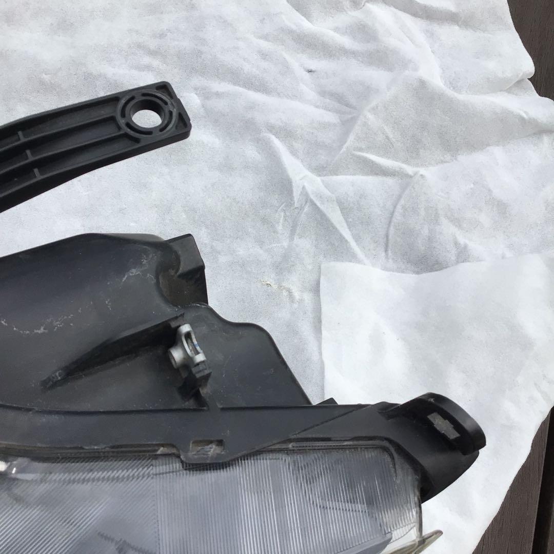 C27 セレナ　左　ヘッドライト