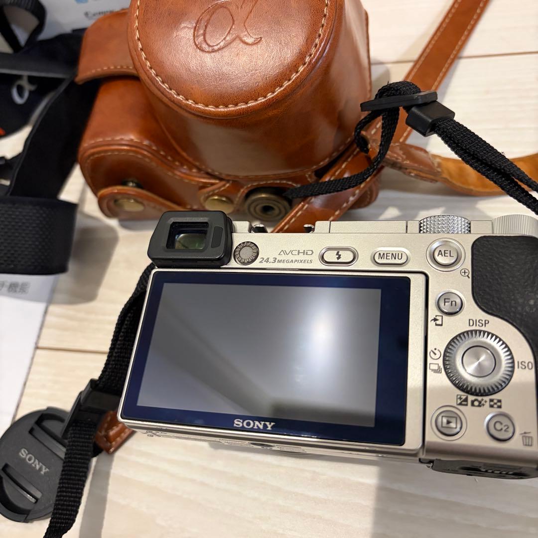 【比較的美品】SONY α6000 ミラーレスカメラ ズームレンズ付き