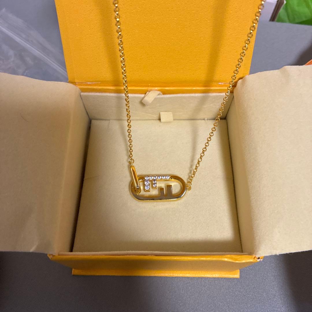 フェンディ　オートロック　ペンダント　美品(値段交渉受付中)