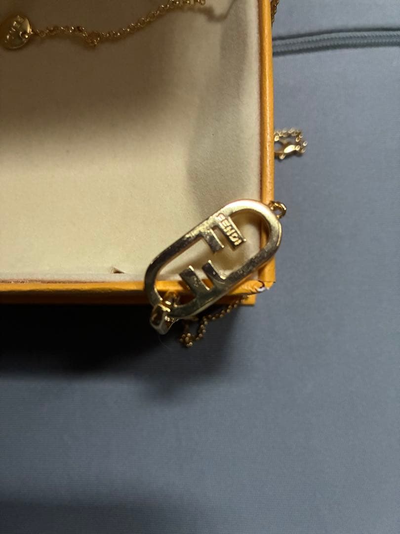 フェンディ　オートロック　ペンダント　美品(値段交渉受付中)