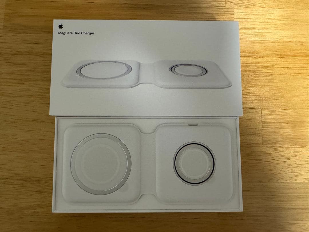 アップル　MagSafe Duo Charger 未使用近い