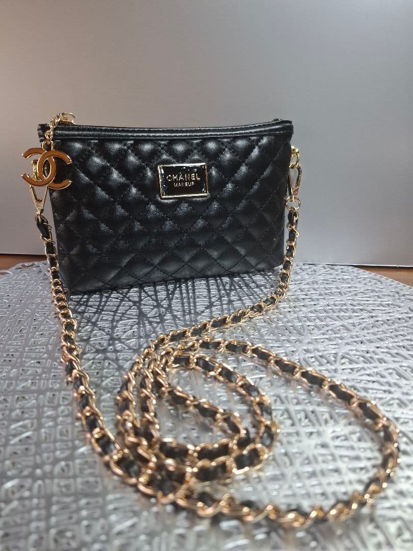 限定セール‼️CHANEL メイクアップマトラッセポーチ　 ノベルティ　斜め掛け