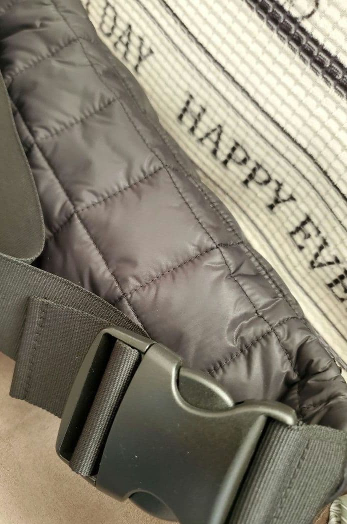 UGG キルティング パファー ボディバッグ ウエストバッグ ポーチ ブラック