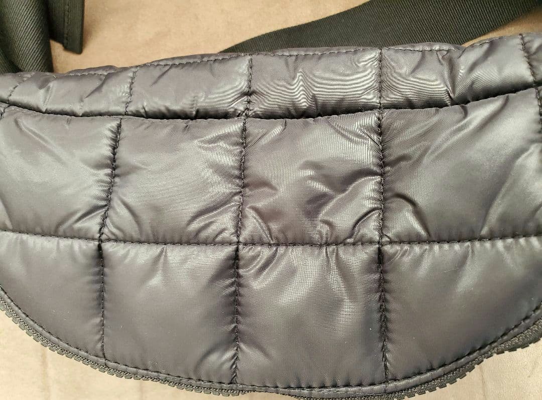 UGG キルティング パファー ボディバッグ ウエストバッグ ポーチ ブラック