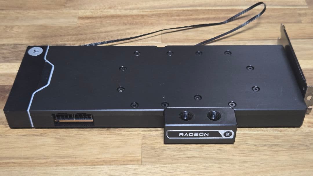 RX 7900XTX + EKWB水枕