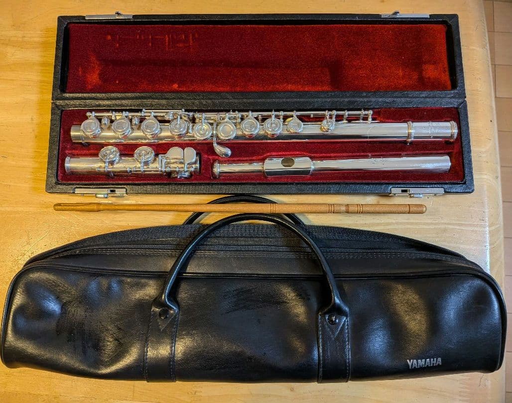 YAMAHA　ヤマハ　 フルート YFL-451　　Eメカ搭載　 ケース付き