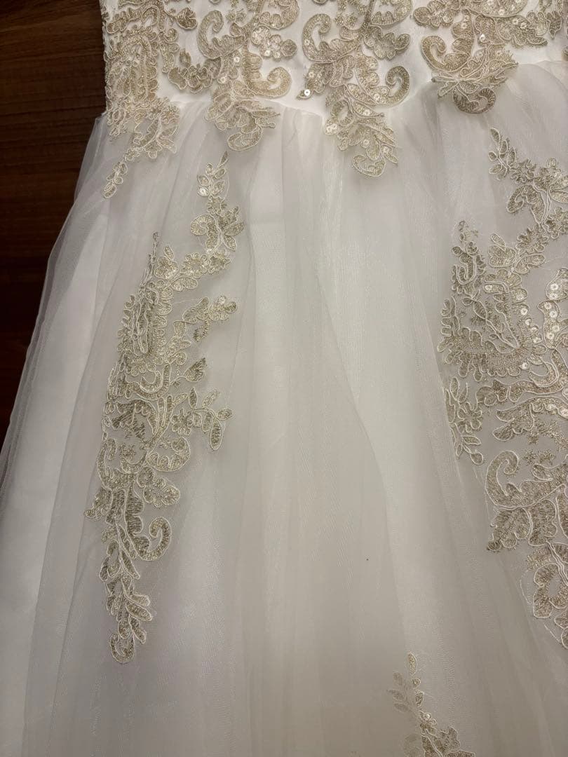 プリンセスライン　オフショルダー　ウェディングドレス　パニエ付き