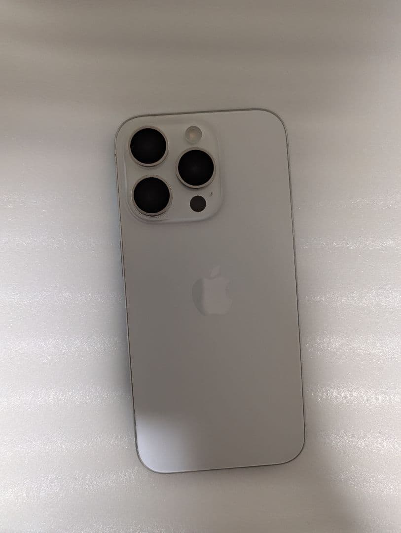 Apple iPhone 15 Pro 本体