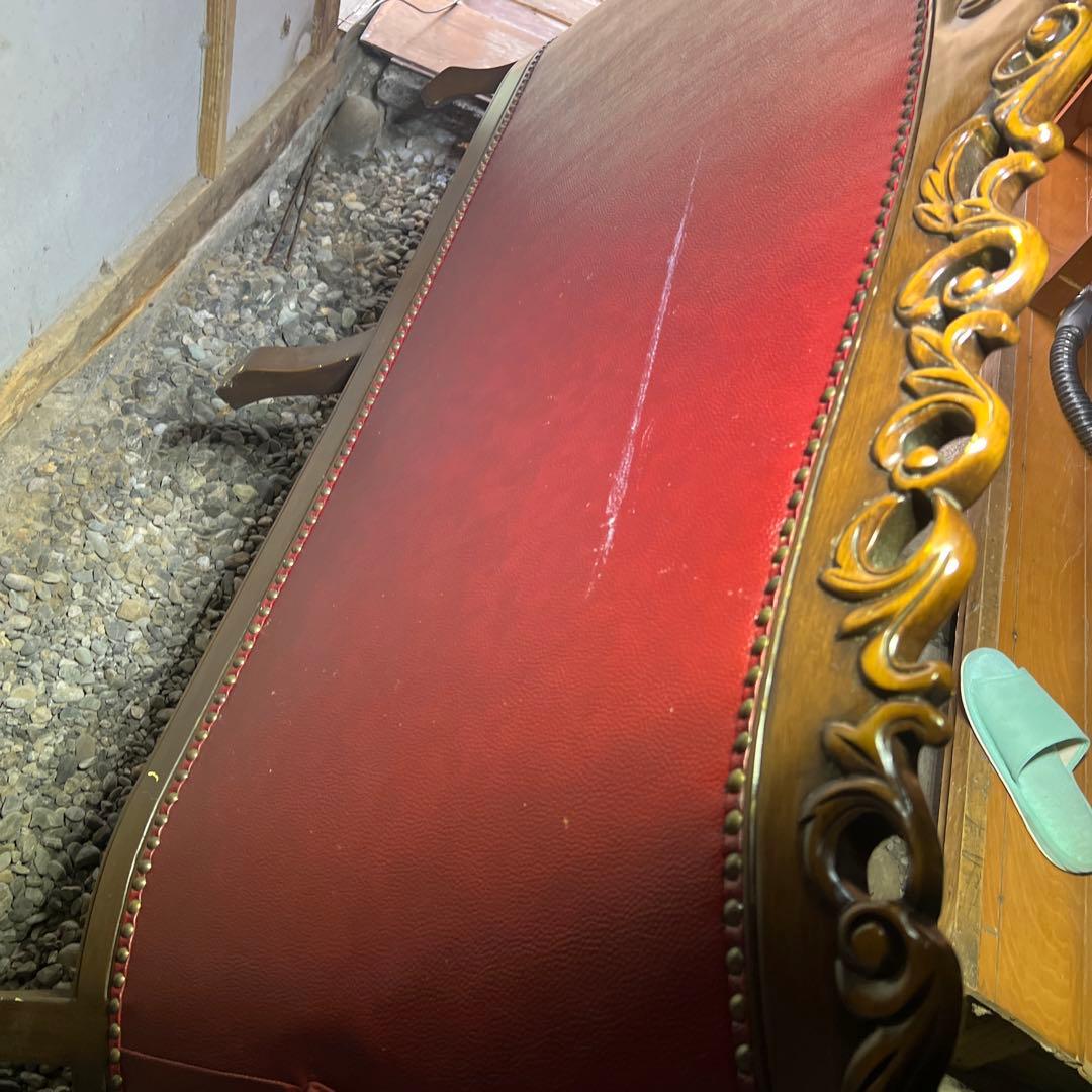 クラシック赤レザー3人掛けソファ