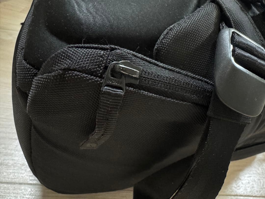 Incase ブラックバックパックICON